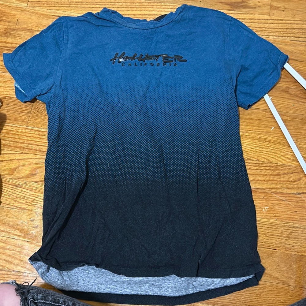 Hollister t shirt
